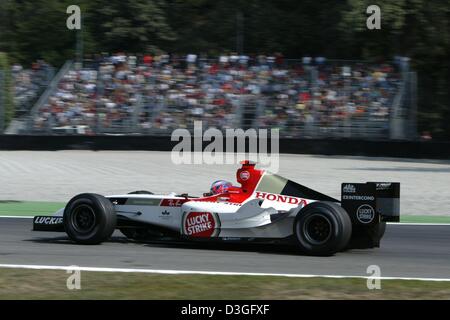 (Dpa) - British pilota di Formula Uno Jenson Button (Bar-Honda) gare durante la sessione di formazione italiana per il Gran Premio di Monza, Italia, 10 settembre 2004. Il Gran Premio si terrà Domenica, 12 settembre 2004. Foto Stock