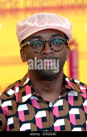 (Dpa) - Noi regista Spike Lee in una foto scattata al festival di pellicola di Venezia a Venezia, Italia, 5 settembre 2004. Foto Stock