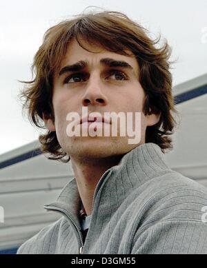 (Dpa) - Nicolas Prost, figlio di francese ex Formula Uno iridato Alain Prost, raffigurata sul percorso di gara Dijon Prenois, a Dijon, Francia, 19 giugno 2004. Il 22-anno-vecchio prende parte alla Formula Renault 2000 gara come un driver del 'Playstation Junior Team Oreca'. Fondata nel 1971, la Formula Renault è diventata una tappa importante per i conducenti sul loro modo di un motore professionale s Foto Stock