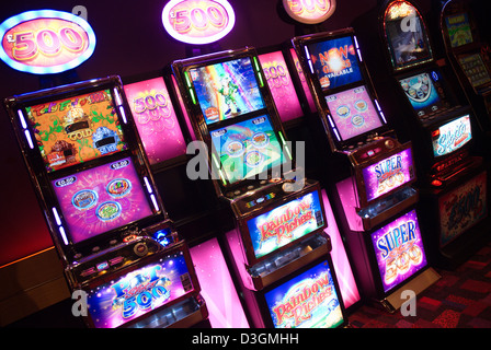 Macchine di frutta in sala giochi REGNO UNITO Foto Stock