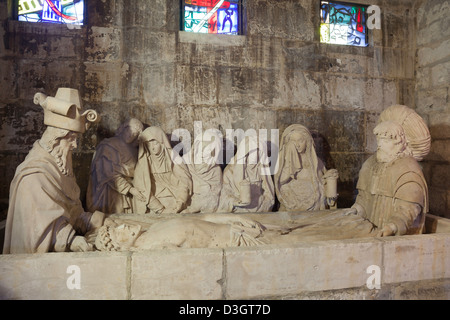 15Il thC 'La mise au tombeau' statua ("tumulazione') all'interno della la chiesa di Notre Dame a Louviers, Eure, Alta Normandia, Francia Foto Stock