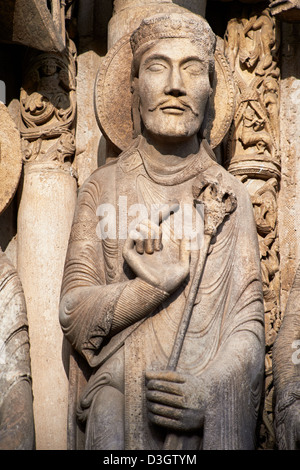 Statue gotiche da sud portico della Cattedrale di Chartres, Francia. . Un sito Patrimonio Mondiale dell'UNESCO. Foto Stock