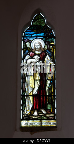 "Io sono il buon pastore " vetro macchiato, la chiesa di Sant'Andrea freddo Aston, Gloucestershire, England, Regno Unito Foto Stock