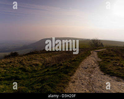 La mattina presto nel South Downs National Park, Sussex England, Regno Unito, adottate dal vertice di Ditchling Beacon Foto Stock