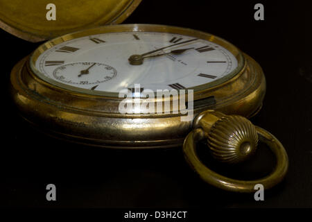 Close up di un oro orologio da tasca Foto Stock