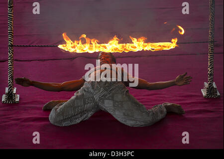 Acrobat mostrano a Bomas del Kenya, Nairobi, Kenia Foto Stock