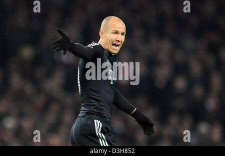 Monaco di Baviera Arjen Robben gesti durante la Champions League round di 16 prima gamba partita di calcio tra l'Arsenal FC e FC Bayern Monaco di Baviera all'Emirates Stadium di Londra, Inghilterra, 19 febbraio 2013. Foto: Andreas Gebert/dpa +++(c) dpa - Bildfunk+++ Foto Stock