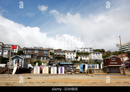 La spiaggia di fronte a Ventnor in Isola di Wight Foto Stock