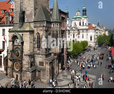 Praga - Municipio della Città Vecchia con l'Orologio Astronomico e la cattedrale di San Nicola Foto Stock