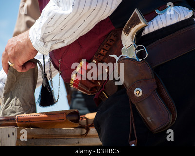 2012 confronto annuale del colorado shaketails cowboy azione di scatto sass club. le armi utilizzate sono basati su quelli che esistevano nel XIX secolo americano ovest, ossia azione di leva di fucile, unica azione revolver e un fucile. Foto Stock