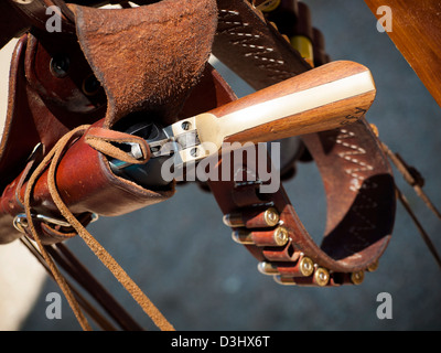 2012 confronto annuale del colorado shaketails cowboy azione di scatto sass club. le armi utilizzate sono basati su quelli che esistevano nel XIX secolo americano ovest, ossia azione di leva di fucile, unica azione revolver e un fucile. Foto Stock