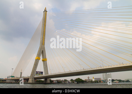 Mega Sling Bridge,Rama 8, a Bangkok in Tailandia Foto Stock