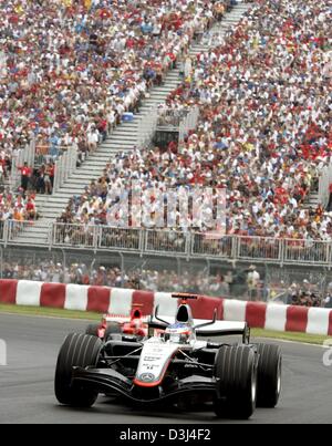 (Dpa) - l'immagine mostra il Finlandese pilota di Formula Uno Kimi Raikkonen della McLaren Mercedes dopo la partenza del Gran Premio di F1 del Canada alla gara canadese via Gilles Villeneuve a Montreal, Canada, 12 giugno 2005. Foto Stock