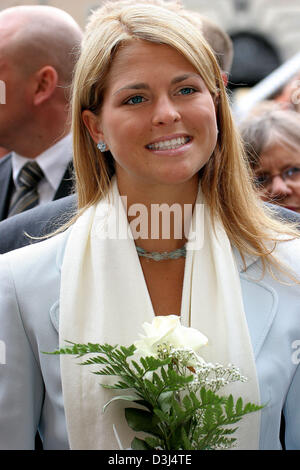 (Dpa) - Svedese Princess Madeleine sorrisi come ella assiste i festeggiamenti in occasione della nazionale svedese per la giornata presso il Palazzo Reale di Stoccolma, Svezia, 06 giugno 2005. (Paesi Bassi) Foto Stock