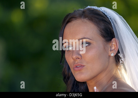 Malinconici guardare il volto di una sposa close-up Foto Stock