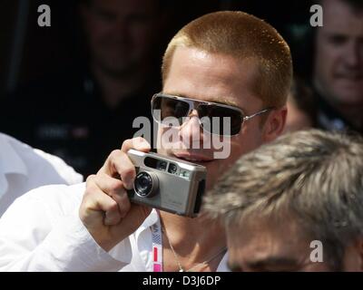 (Dpa) - Noi attore Brad Pitt raffigurata sulla formula uno città corso nel Principato di Monaco, 22 maggio 2004. Foto Stock