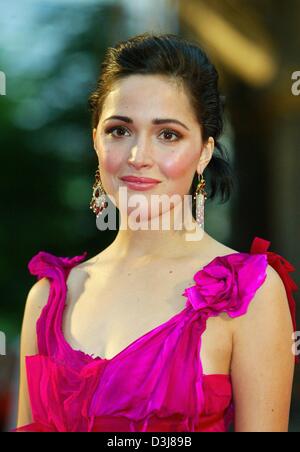 (Dpa) - attrice australiana Rose Byrne sorrisi sul suo arrivo alla premiere del suo nuovo film "Troy" di Berlino, 9 maggio 2004. Il film sta per essere rilasciato in Germania il 13 maggio 2004. Foto Stock