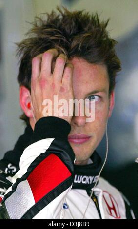 (Dpa) - British pilota di Formula Uno Jenson Button (BAR-Honda) nella foto durante una formazione gratuita presso il Circuit de Catalunya nei pressi di Barcellona, Spagna, 7 maggio 2004. Formula 1 Gran Premio di Spagna si svolgerà il 9 maggio 2004. Foto Stock