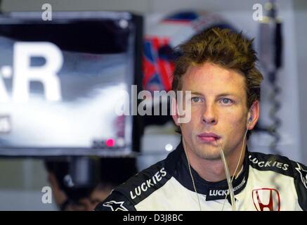 (Dpa) - British pilota di Formula Uno Jenson Button (BAR-Honda) nella foto durante una formazione gratuita presso il Circuit de Catalunya nei pressi di Barcellona, Spagna, 7 maggio 2004. Formula 1 Gran Premio di Spagna si svolgerà il 9 maggio 2004. Foto Stock