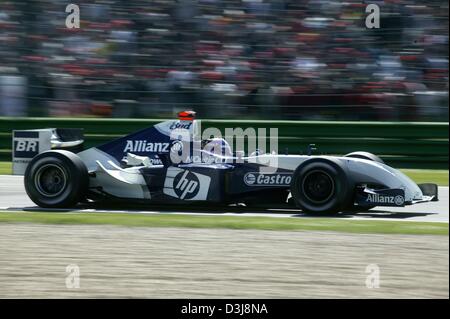 (Dpa) - colombiano di pilota di Formula Uno Juan Pablo Montoya gare durante il 2004 il Gran Premio di San Marino di Imola, Italia, 25 aprile 2004. Montoya (Team BMW-Williams) ha terminato al terzo posto. Foto Stock