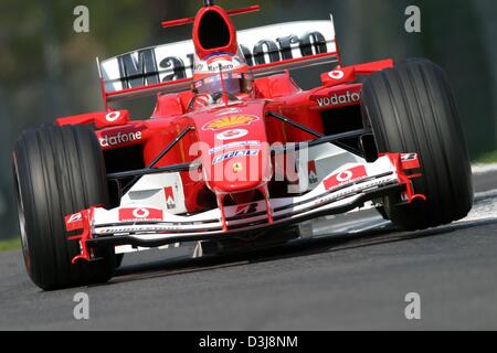 (Dpa) - Brasiliano pilota di Formula Uno Rubens Barrichello gare durante il 2004 il Gran Premio di San Marino di Imola, Italia, 25 aprile 2004. Barrichello (Team Ferrari) terminato al sesto posto. Foto Stock