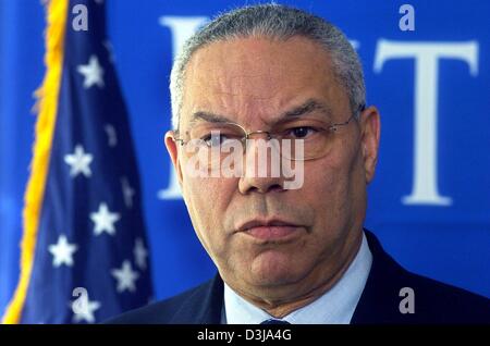 (Dpa) - Il Segretario di Stato statunitense Colin Powell partecipa a una conferenza stampa presso l'Afghanistan Conferenza a Berlino, Mercoledì, 31 marzo 2004. Powell ha poi commentato gli attacchi contro le truppe degli Stati Uniti e dei civili di Fallujah in Iraq. Alla conferenza di due giorni, i politici da 56 membri stanno discutendo la ricostruzione dell'Afghanistan e gli aiuti finanziari. Foto Stock