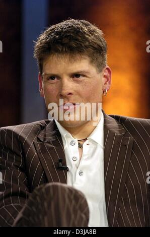 (Dpa) ciclista tedesco Jan Ullrich sorrisi durante il tedesco TV show "Wetten Dass...?" (bet che...?), a Basilea in Svizzera, sabato 27 marzo 2004. Foto Stock