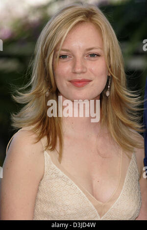 Attrice canadese Sarah Polley pone durante una foto chiamata per il suo nuovo film "non bussano' alla 58th Film Festival di Cannes, Francia, giovedì 19 maggio 2005. Polley del film viene eseguito in concorso al festival di quest'anno. Foto Stock