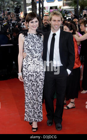 (Dpa) - attrice Emily Mortimer arriva alla premiere del film "Punto di aggancio" al 58th International Film Festival di Cannes, Francia, 12 maggio 2005. Foto Stock