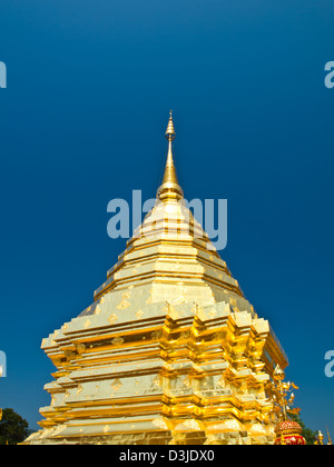 La pagoda dorata, Wat Phrathat Doi Suthep Temple in Chiang Mai, Thailandia. Foto Stock