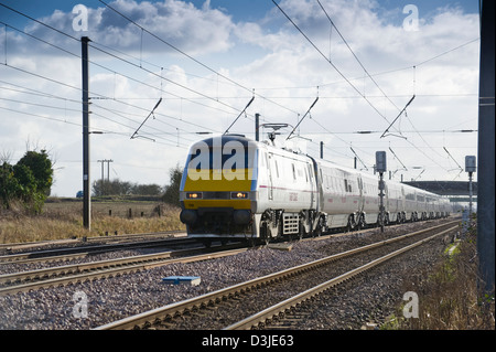 Classe 91 109 tempeste nord a Langford, Bedfordshire con una costa Est service da Londra Kings Cross a Edimburgo il 15 Feb 2013 Foto Stock