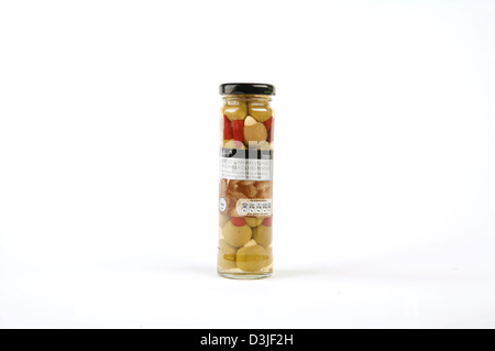 Tesco Finest olive in un vaso di vetro alto Foto Stock