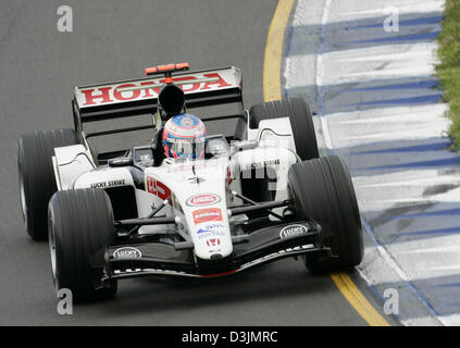 (Dpa) - British driver di Formula Uno Jenson Button aziona il suo BAR Honda durante la sessione di pratica in tutto il circuito del Grand Prix in Albert Park di Melbourne, Australia, 04 marzo 2005. Foto Stock