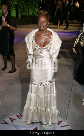 (Dpa) - US cantante Mary J. Blige sorrisi come lei arriva per il Vanity Fair Oscar Party in Hollywood, Los Angeles, California, USA, 27 febbraio 2005. Foto Stock