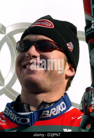 (Dpa) - Noi sciatore Bode Miller sorride dopo la vittoria degli uomini Downhill evento all'Alpine Campionati Mondiali di Sci a Bormio, Italia, il 5 febbraio 2005. Foto Stock