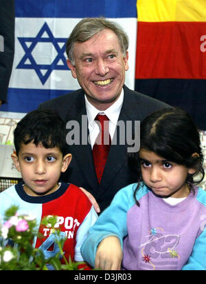 (Dpa) - Il presidente tedesco Horst Koehler visite di un asilo nido a sderot, Israele, 2 febbraio 2005. La Koehler è su una quattro giorni di visita in Israele. Foto Stock