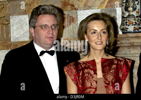 (Dpa) - Principessa Claire e il Principe Laurent del Belgio nella foto prima di una cena per il presidente Greco presso il castello reale di Laeken vicino a Bruxelles, Belgio, 1 febbraio 2005. Foto Stock