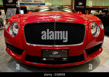 Bentley rosso della griglia anteriore Foto Stock