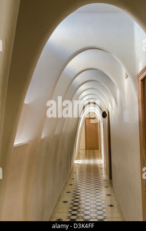 Corridoio attico della Casa Batlló dell'architetto modernista Gaudi. Barcellona Foto Stock
