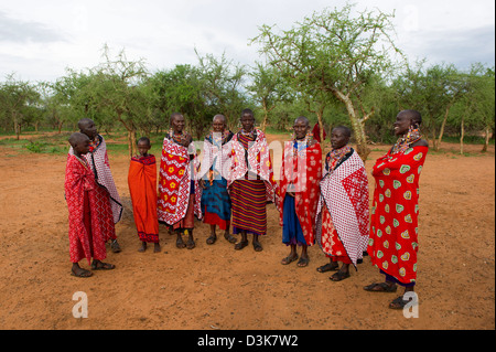 Le donne Masai che ad una manyatta, tutela di Selenkay, Kenya Foto Stock