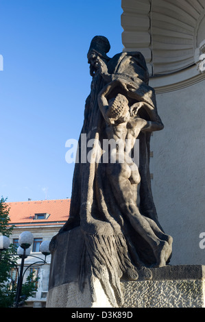 Scultura di Rabbi Yehuda Loew al Nuovo Municipio di Praga Foto Stock