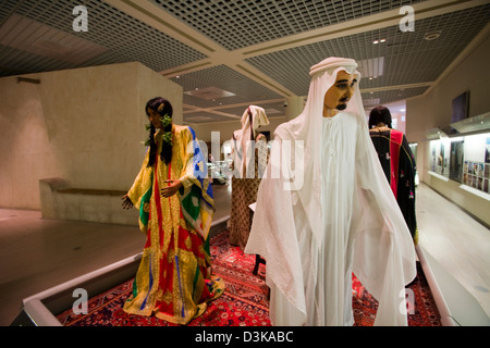 Oggetti in esposizione presso il Museo Nazionale del Bahrain, Manama, Bahrain Foto Stock