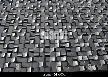 Il parcheggio di Charles Street a Sheffield, Inghilterra, conosciuto come "The Cheese Grater". Design pluripremiato per l'edificio in metallo Foto Stock