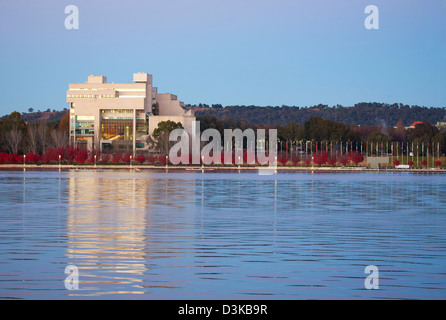 L Alta Corte di Australia edificio è un eccellente esempio di tardo moderna architettura Brutalist Canberra Australia Foto Stock
