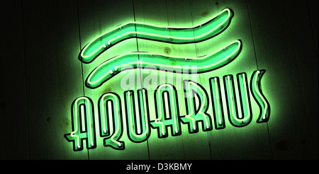 Aquarius segno zodiacale in neon Foto Stock