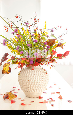 Fiori di campo in un vaso Foto Stock