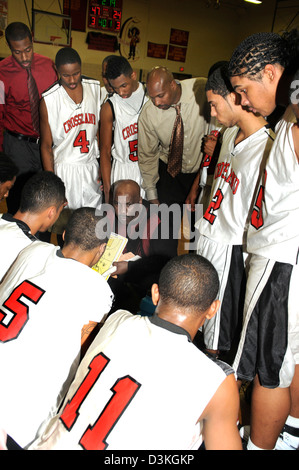 Pullman per discutere la strategia in un gioco di basket in Brandywine, Maryland Foto Stock