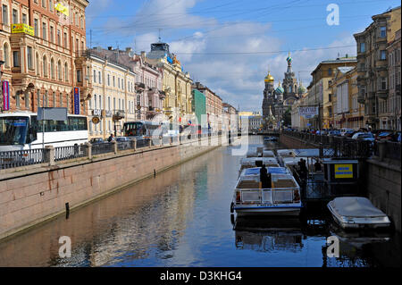 La Chiesa del Sangue Versato e Griboyedov Canal a San Pietroburgo - Russia Foto Stock