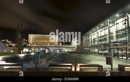 Musiikkitalo con il Parlamento in background a Helsinki in Finlandia Foto Stock