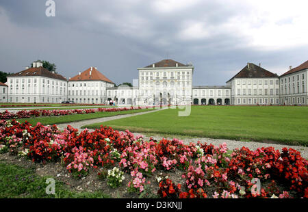 (Dpa) - Una vista del castello di Nymphenburg a Monaco di Baviera, Germania, 16 luglio 2005. Castello di Nymphenburg è uno dei più grandi tenute costruite nel periodo barocco. Foto: Matthias Schrader Foto Stock